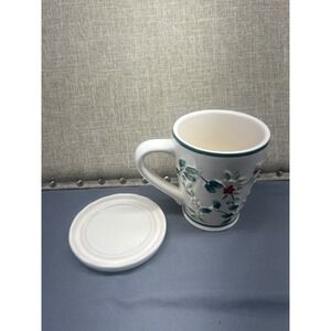 Pfaltzgraff Winterberry Mug with Lid Christmas Holly Berries Green Trim